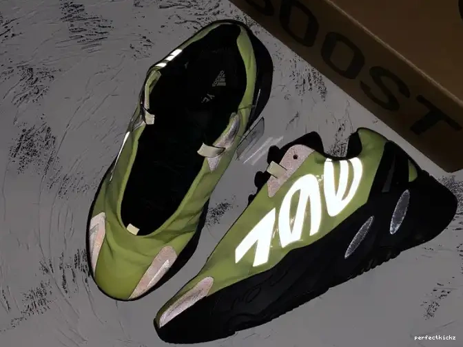 MNVN Boost Yeezy Adidas FY3727 Phosphor 700 0530